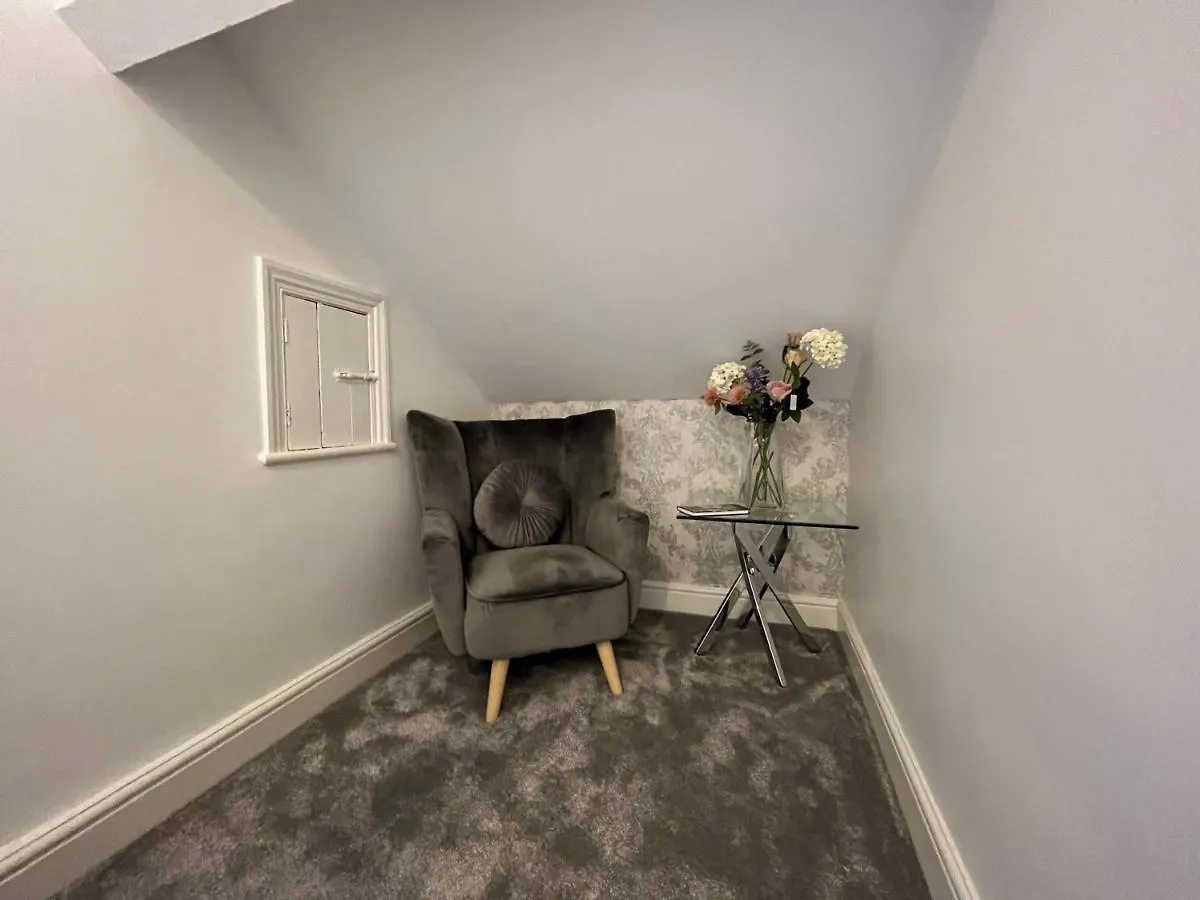Beautiful 3 Bedroom Home. Entire House Ossett Holiday home